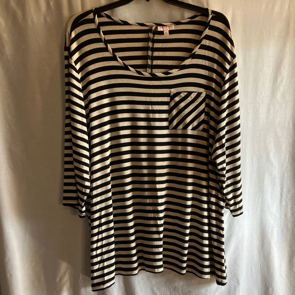 Black and white stripe t shirt